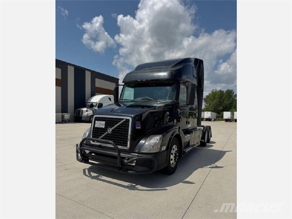 Volvo VNL 760 中古トラクターヘッド | トレーラーヘッド