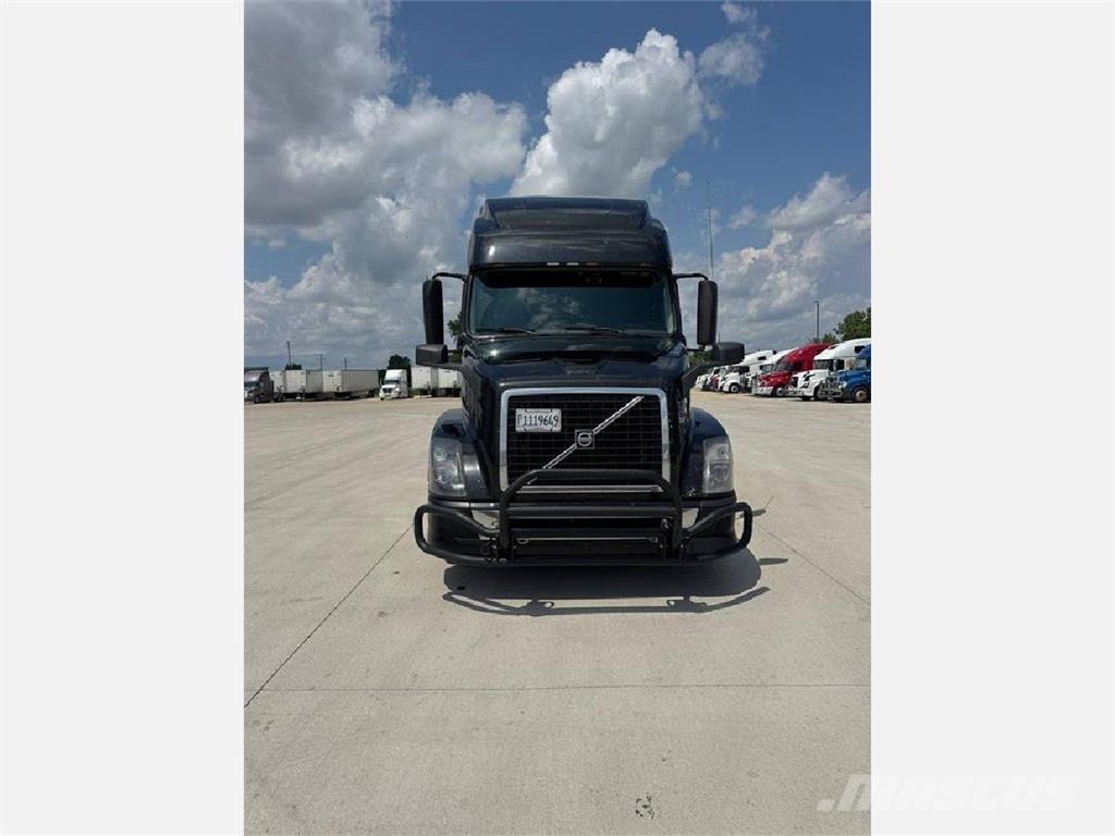 Volvo VNL 760 中古トラクターヘッド | トレーラーヘッド