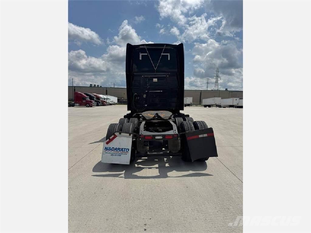 Volvo VNL 760 中古トラクターヘッド | トレーラーヘッド