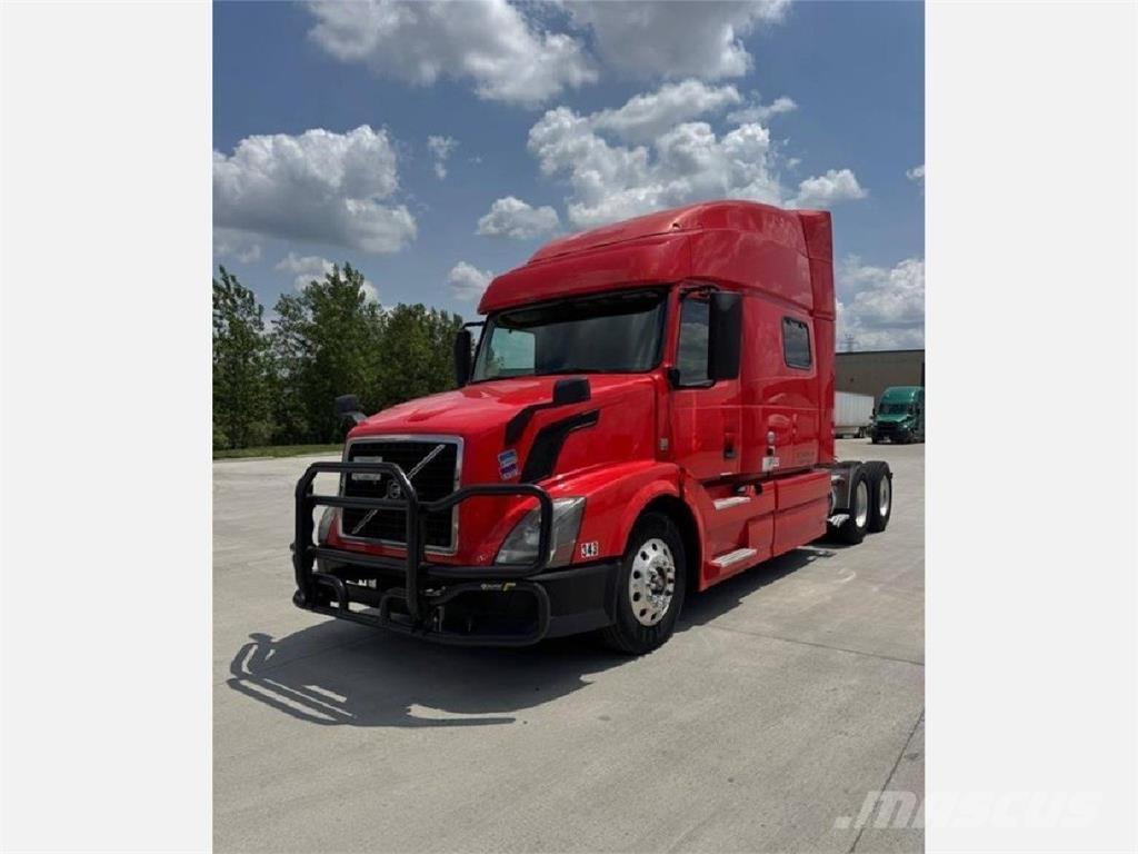 Volvo VNL 860 中古トラクターヘッド | トレーラーヘッド