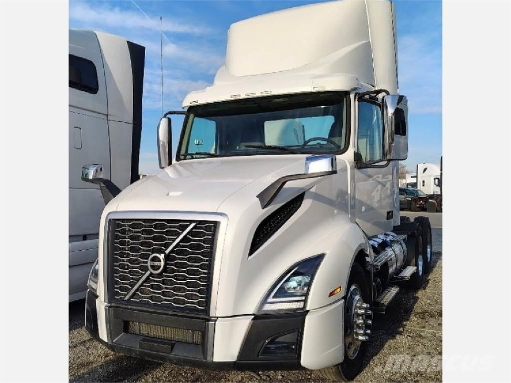Volvo VNL300 中古トラクターヘッド | トレーラーヘッド