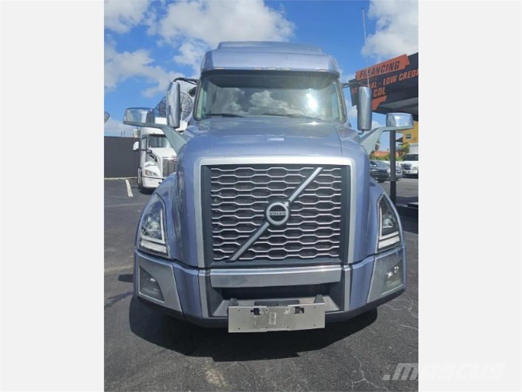 Volvo VNL64T760 中古トラクターヘッド | トレーラーヘッド