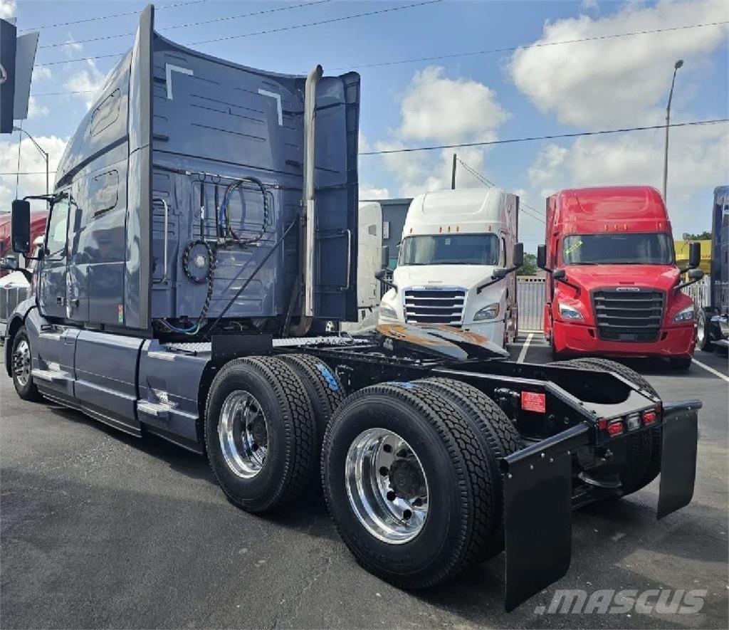 Volvo VNL64T760 中古トラクターヘッド | トレーラーヘッド