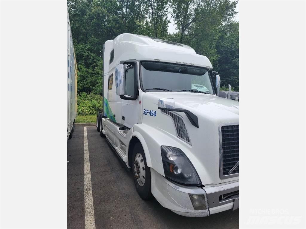 Volvo VNL64T780 中古トラクターヘッド | トレーラーヘッド