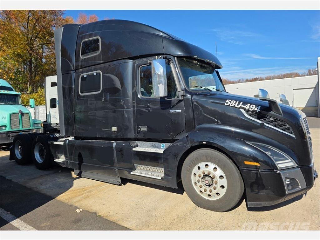 Volvo VNL64T860 中古トラクターヘッド | トレーラーヘッド