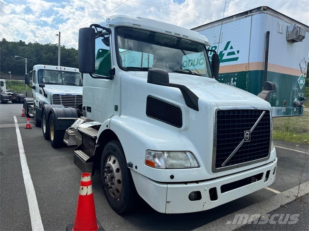 Volvo VNM64T200 中古トラクターヘッド | トレーラーヘッド