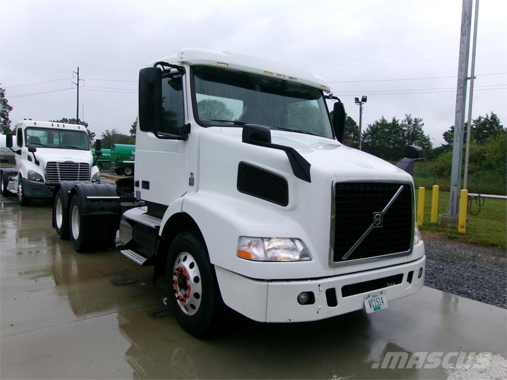 Volvo VNM64T200 中古トラクターヘッド | トレーラーヘッド