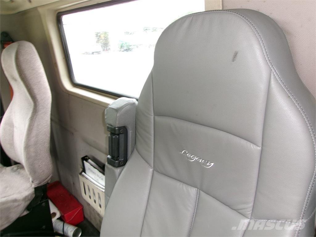 Volvo VNM64T200 中古トラクターヘッド | トレーラーヘッド