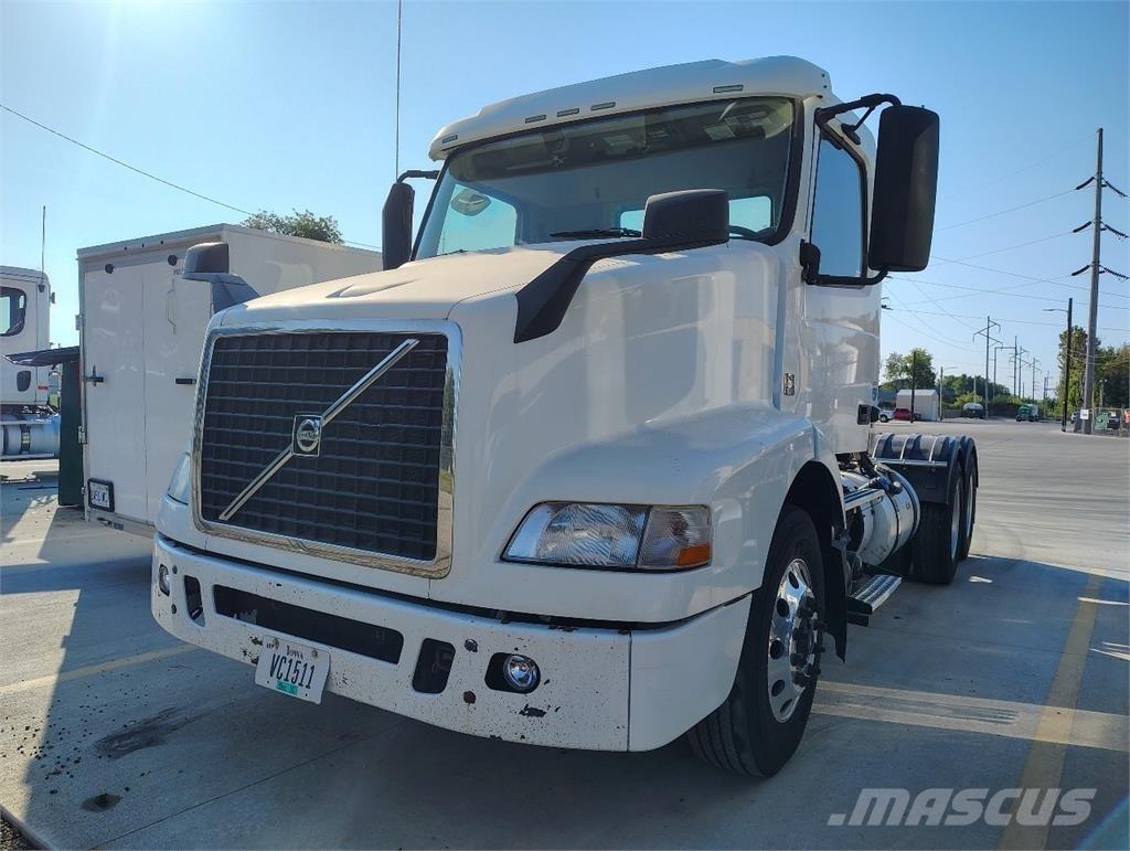 Volvo VNM64T200 中古トラクターヘッド | トレーラーヘッド