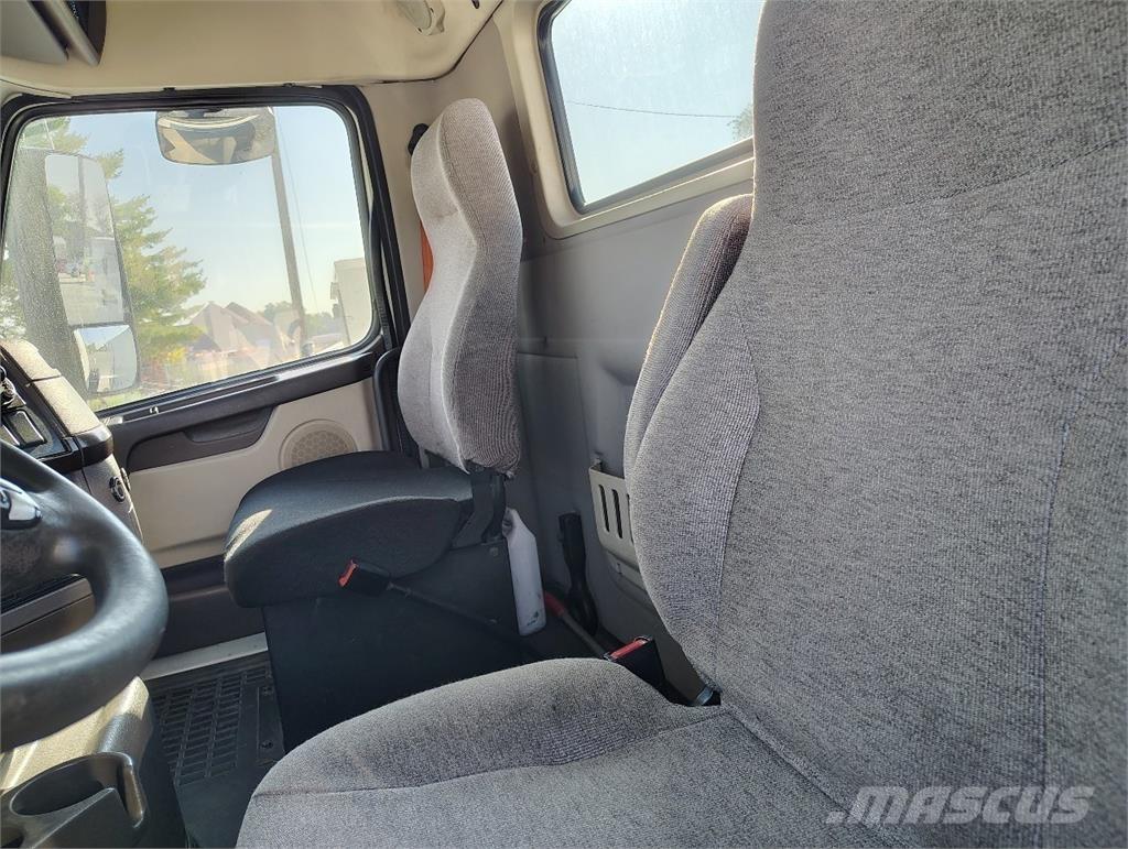 Volvo VNM64T200 中古トラクターヘッド | トレーラーヘッド