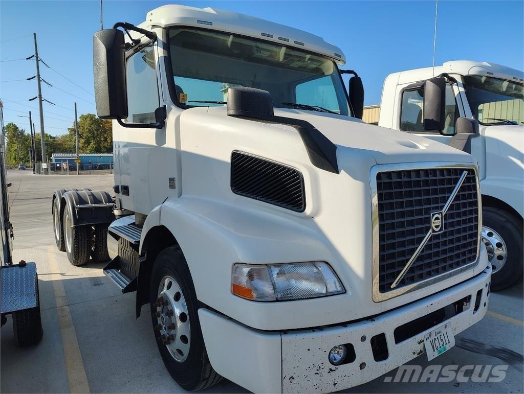 Volvo VNM64T200 中古トラクターヘッド | トレーラーヘッド