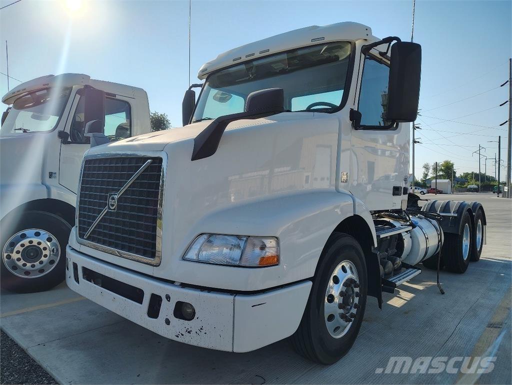 Volvo VNM64T200 中古トラクターヘッド | トレーラーヘッド