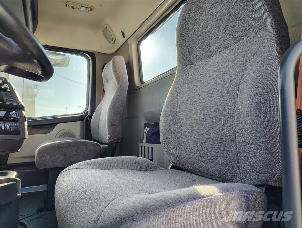 Volvo VNM64T200 中古トラクターヘッド | トレーラーヘッド