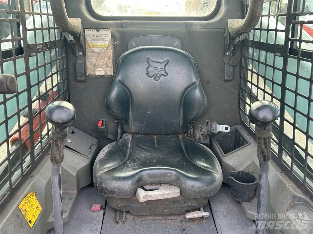 Bobcat S530 スキッドステアローダー