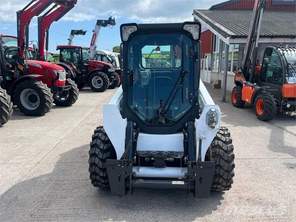 Bobcat S550 スキッドステアローダー