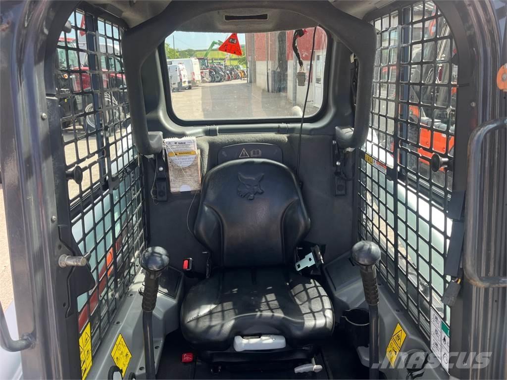 Bobcat S550 スキッドステアローダー