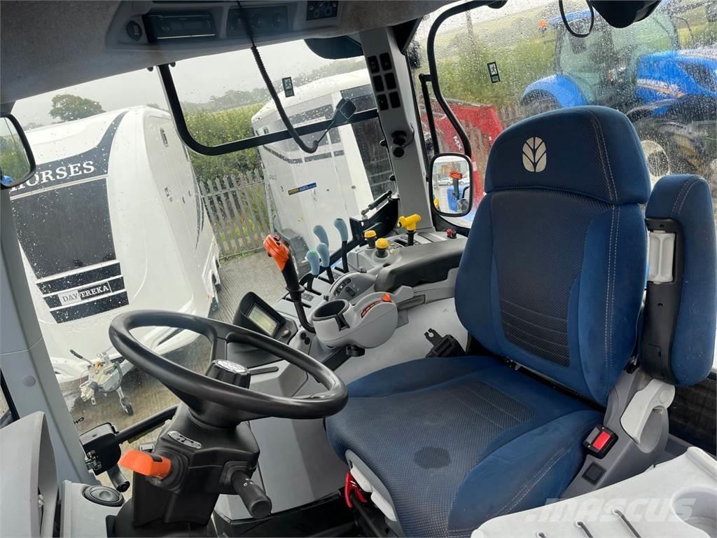 New Holland T7.210 トラクター