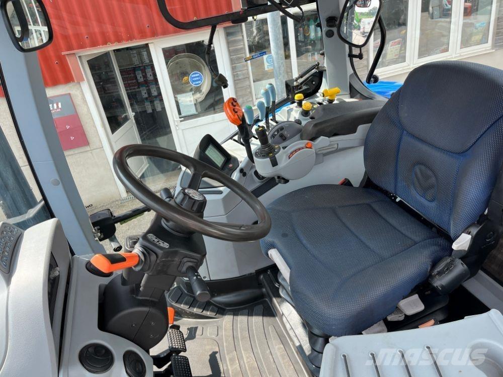 New Holland T7.210 トラクター