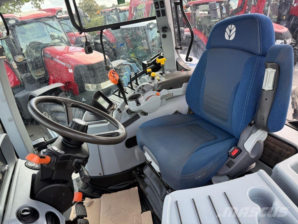 New Holland T7.230 トラクター