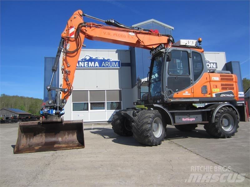 Doosan DX140W-3 ホイール式油圧ショベル（パワーショベル・ユンボ・バックホー）