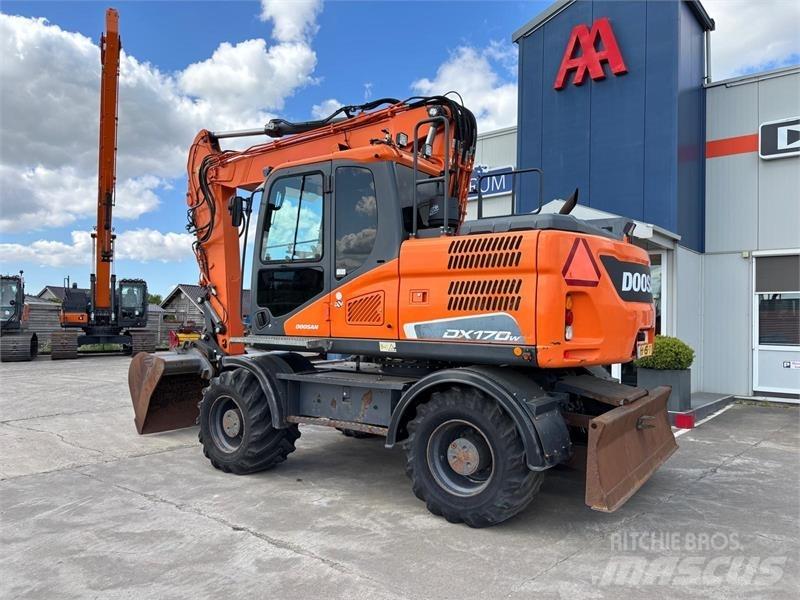 Doosan DX170W-5 ホイール式油圧ショベル（パワーショベル・ユンボ・バックホー）