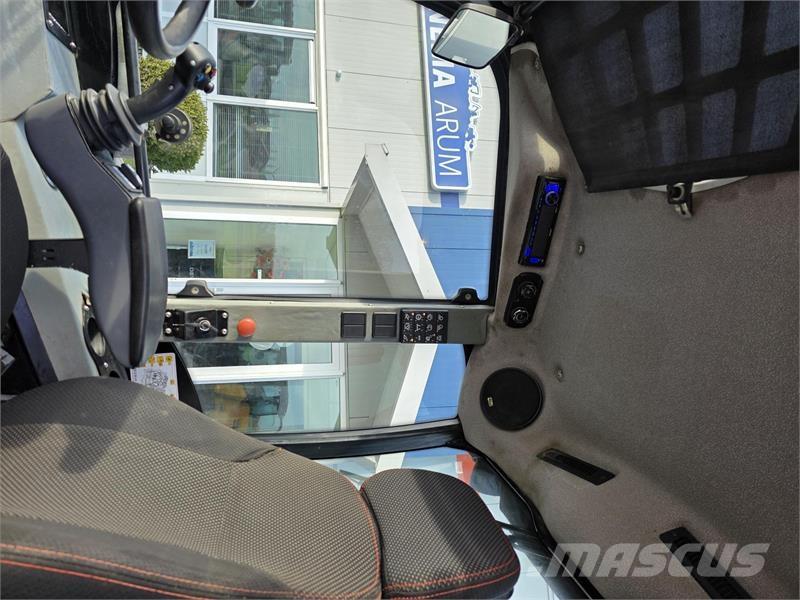 GiANT V761 ホイールローダー・タイヤショベル