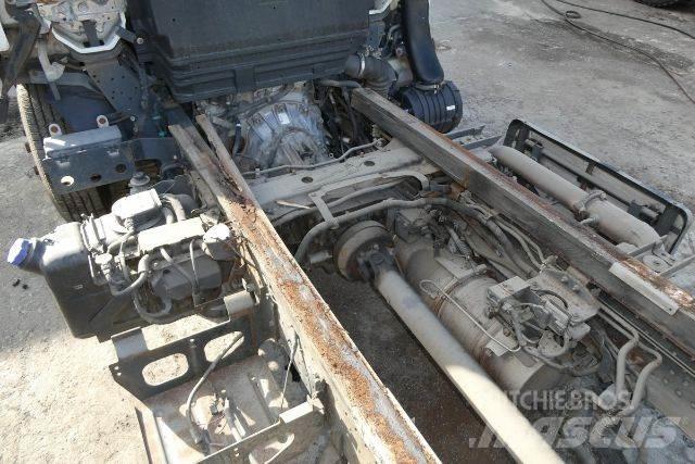 Isuzu NPR HD キャブ付きシャーシ