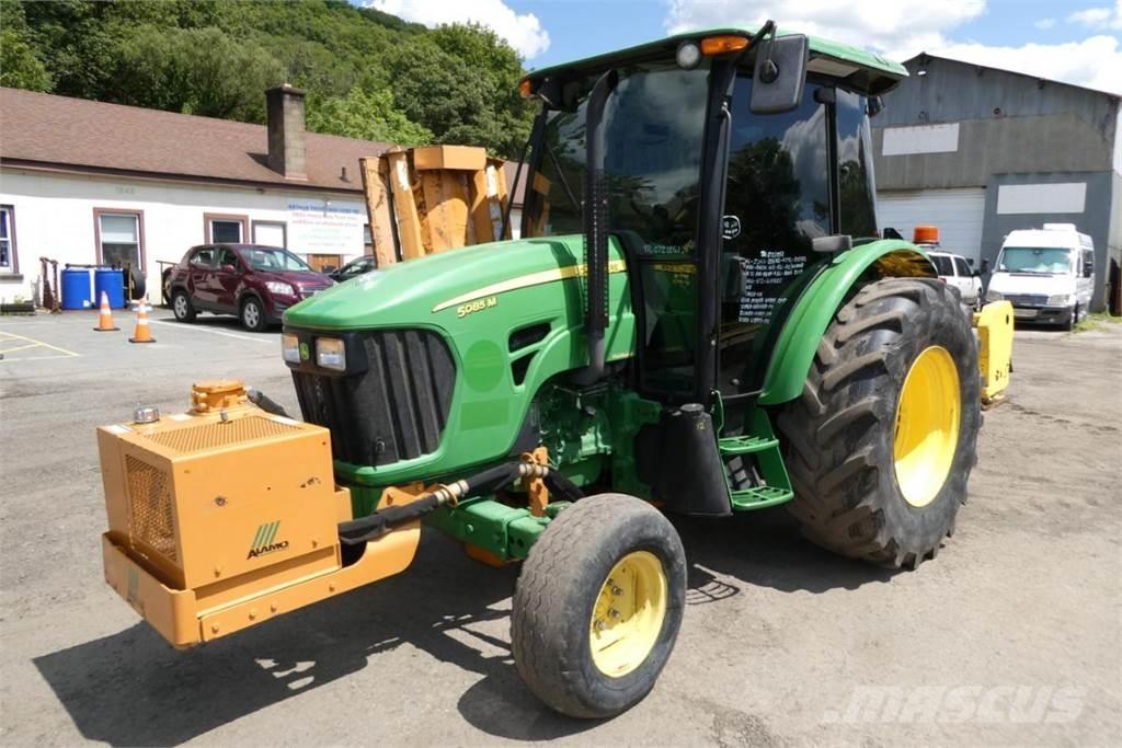 John Deere 5085M トラクター