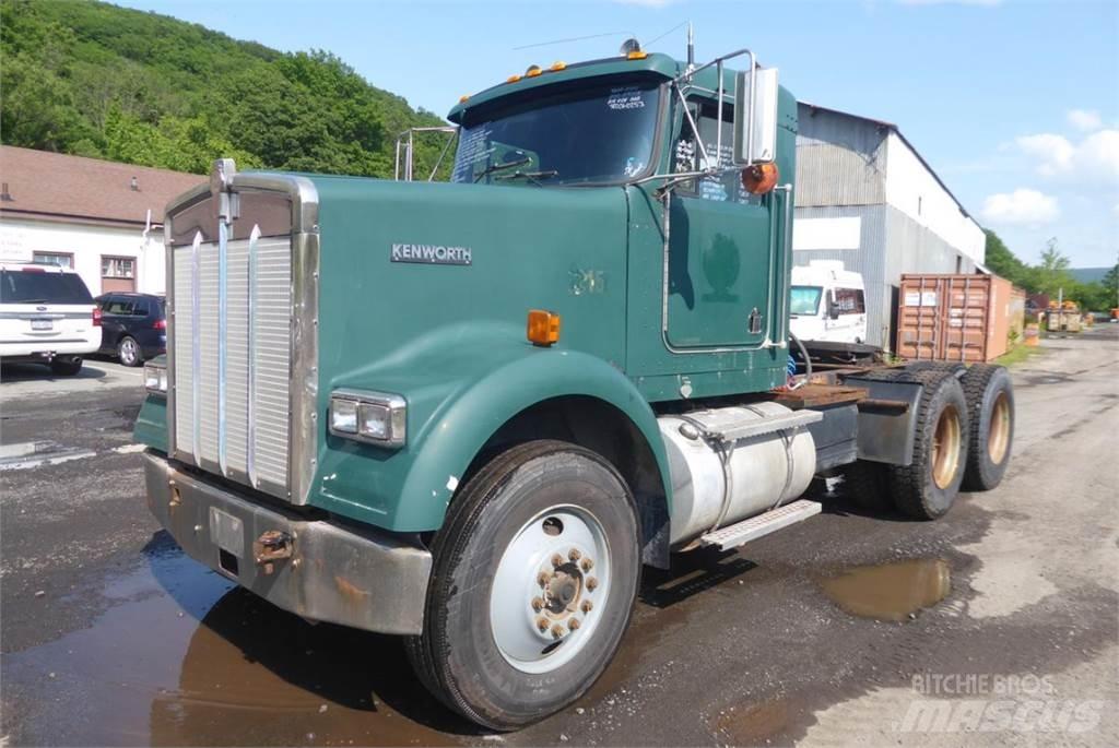 Kenworth W900B キャブ付きシャーシ