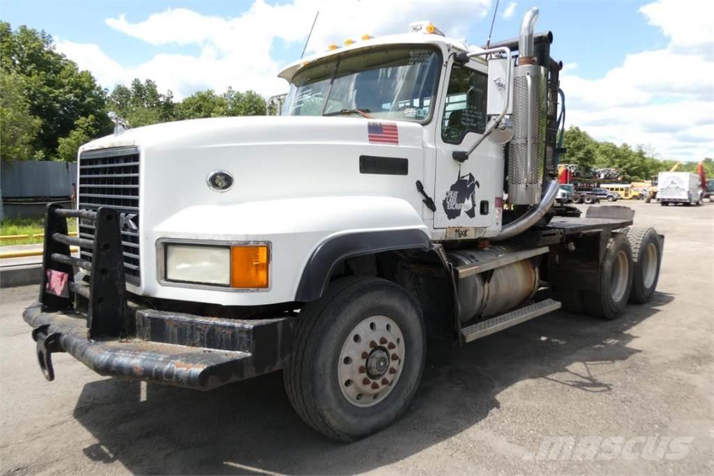 Mack CL733 キャブ付きシャーシ