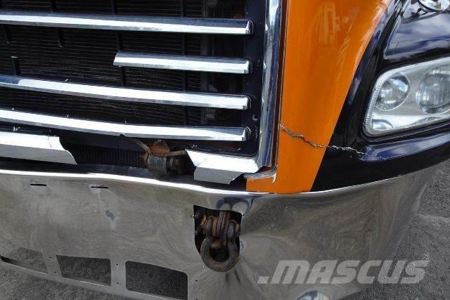 Mack CX612 キャブ付きシャーシ