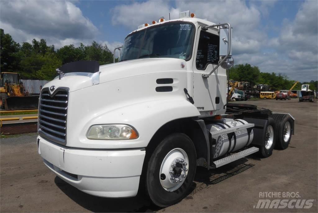 Mack CX613 キャブ付きシャーシ