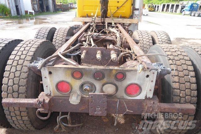 Mack RD688S キャブ付きシャーシ