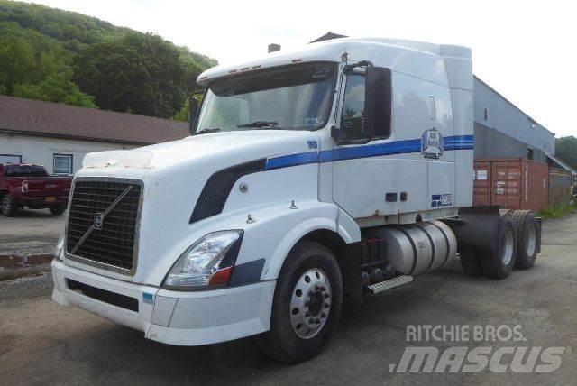 Volvo VNL64T 中古トラクターヘッド | トレーラーヘッド