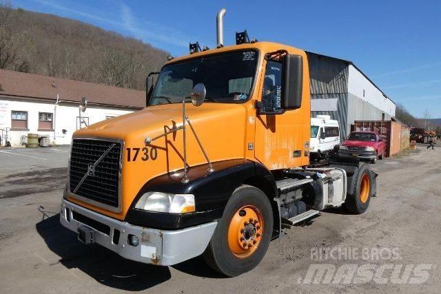 Volvo VNM42T キャブ付きシャーシ