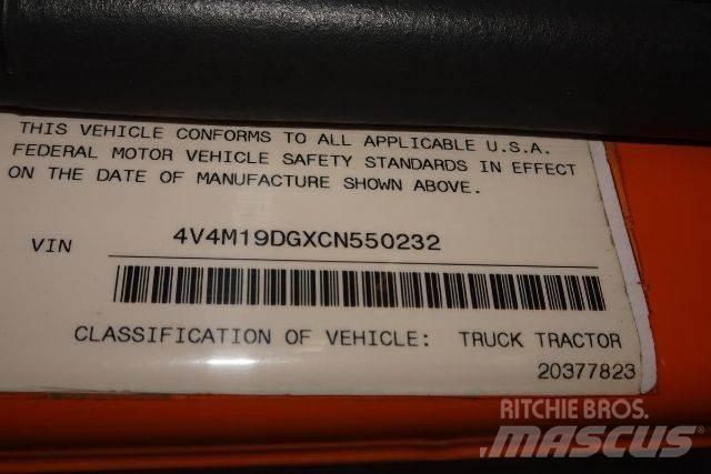 Volvo VNM42T キャブ付きシャーシ