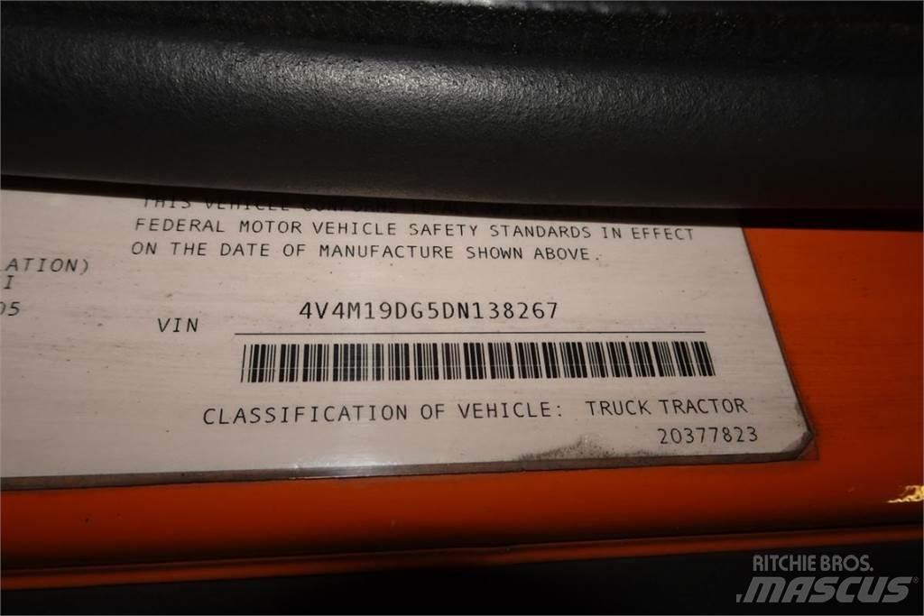 Volvo VNM42T キャブ付きシャーシ