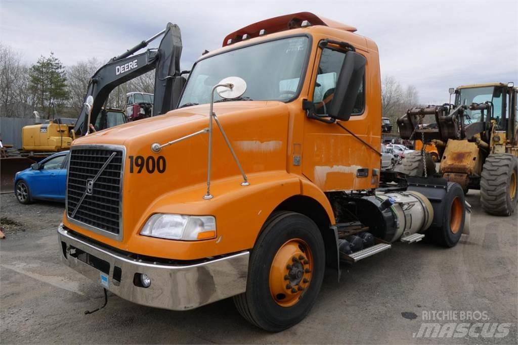 Volvo VNM42T キャブ付きシャーシ