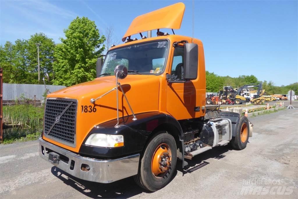 Volvo VNM42T キャブ付きシャーシ