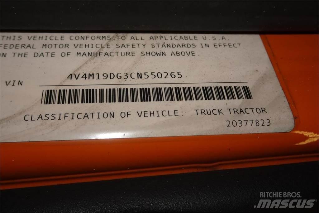 Volvo VNM42T キャブ付きシャーシ