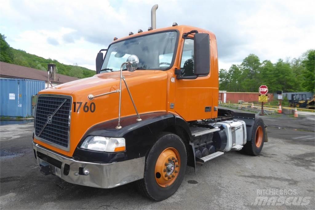 Volvo VNM42T キャブ付きシャーシ