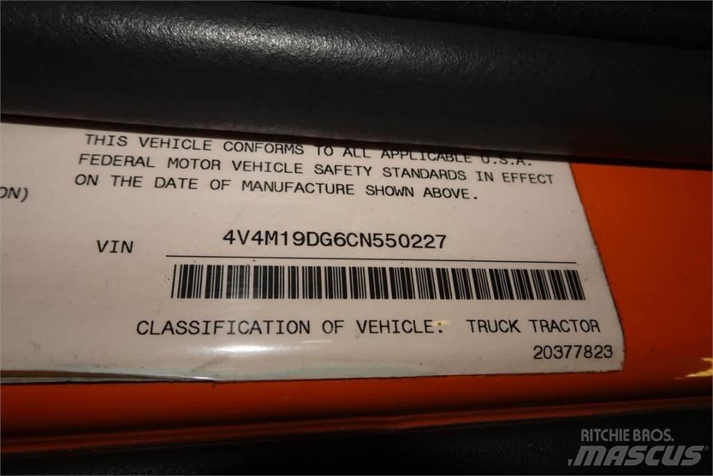 Volvo VNM42T キャブ付きシャーシ