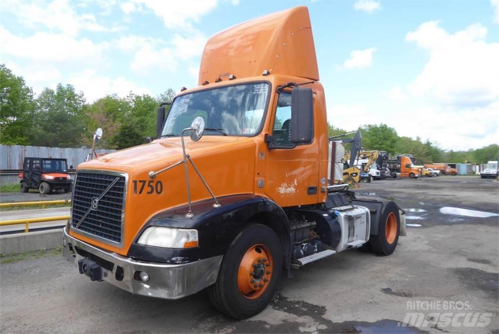 Volvo VNM42T キャブ付きシャーシ