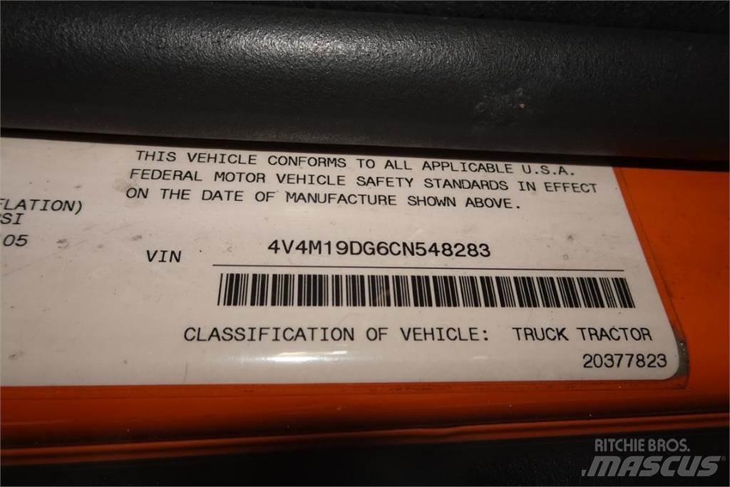 Volvo VNM42T キャブ付きシャーシ