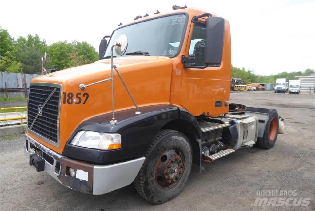 Volvo VNM42T キャブ付きシャーシ