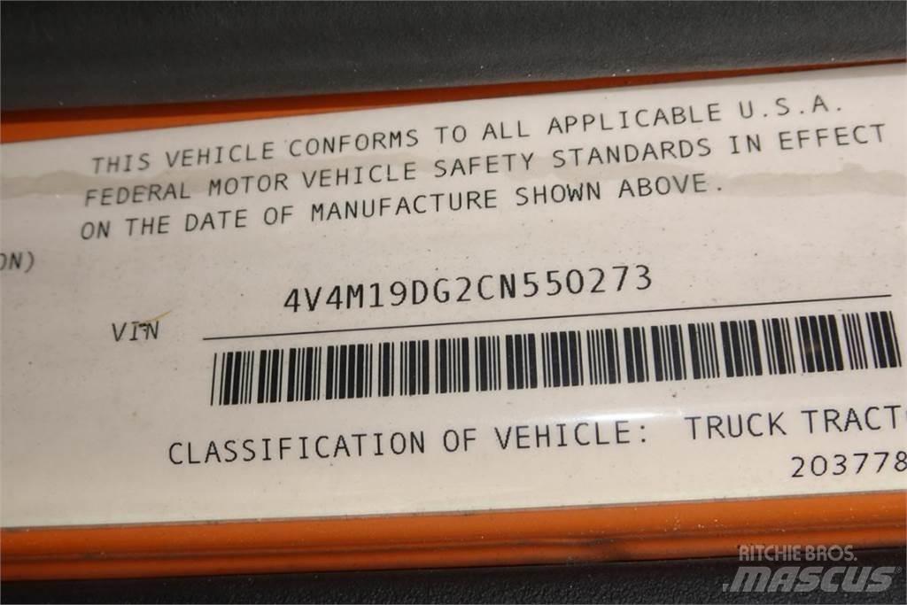 Volvo VNM42T キャブ付きシャーシ