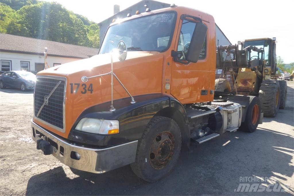 Volvo VNM42T キャブ付きシャーシ