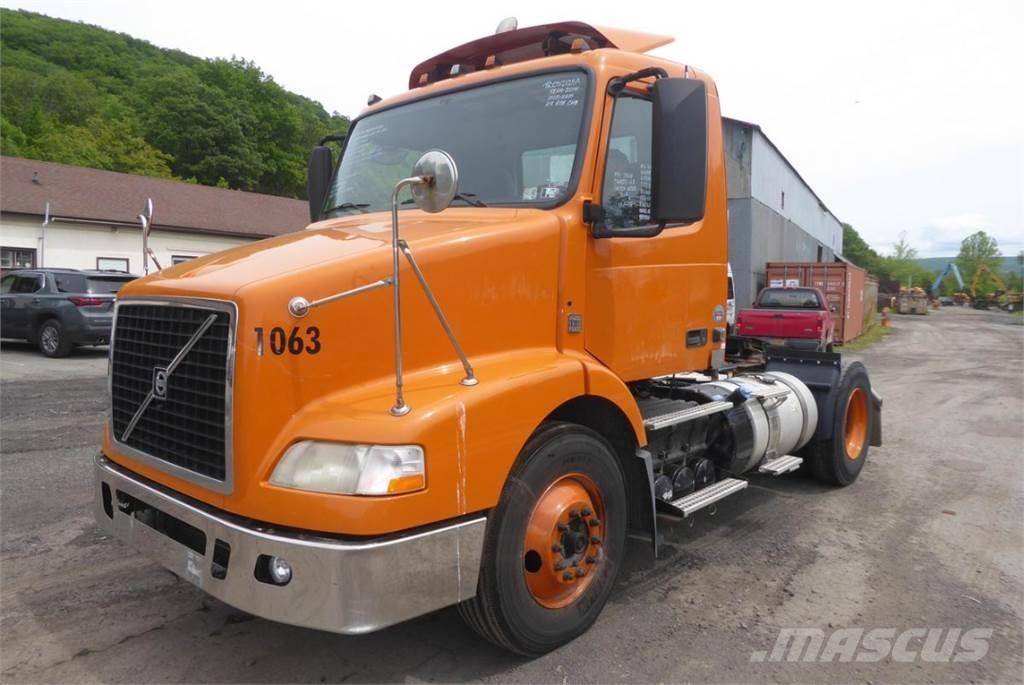 Volvo VNM42T キャブ付きシャーシ
