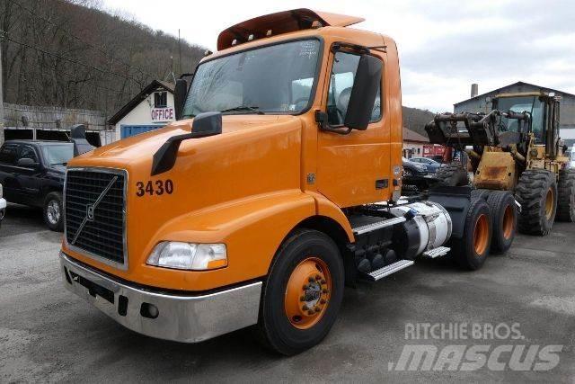 Volvo VNM64T キャブ付きシャーシ