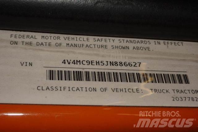 Volvo VNM64T キャブ付きシャーシ